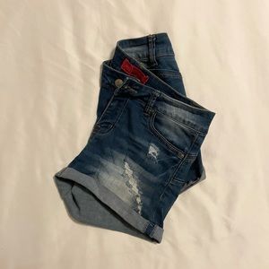 Buttlift jean short